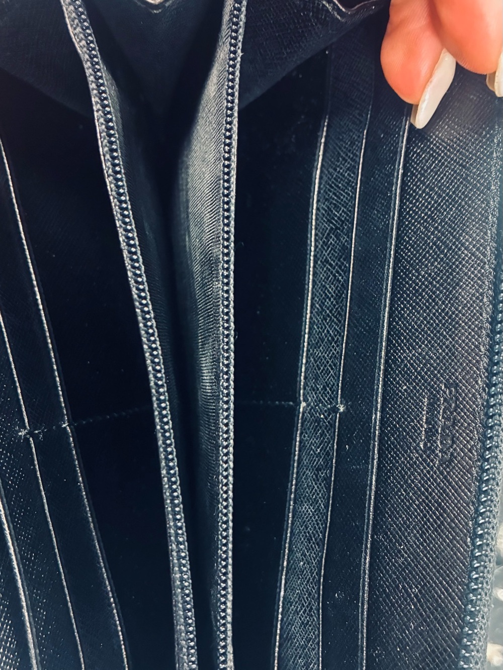 Vintage Black Prada Tessuto Wallet - Picture 3 of 5